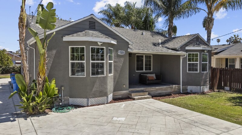 Primary Photo - 6712 Cedros Ave