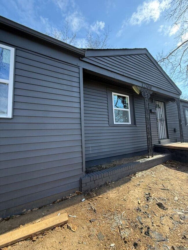 Building Photo - 1266 Russwood Rd