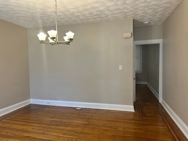 Building Photo - Spacious Rooms! Finished Basement! W/D! Available Now!