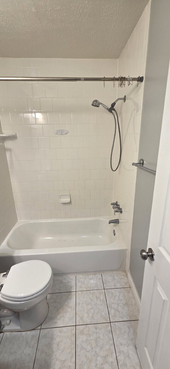 Building Photo - Upper level of townhome