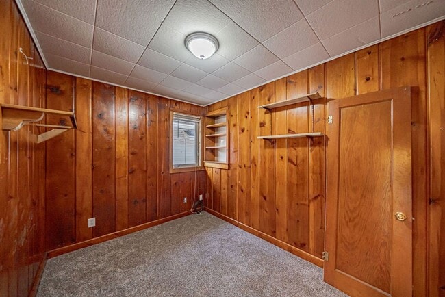 Building Photo - 3 bed 1 bath home recently renovated.