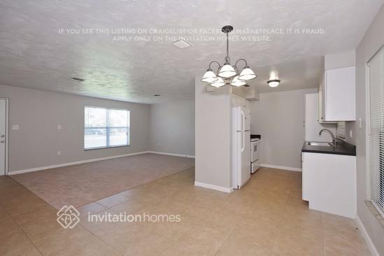 Building Photo - 411 W Charlotte Ave