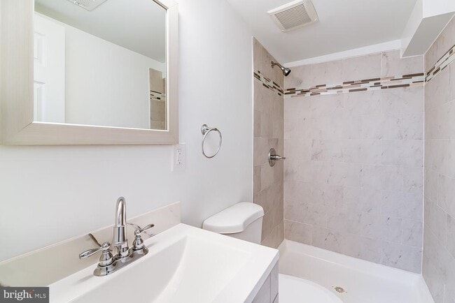 Building Photo - 707 Congress St SE