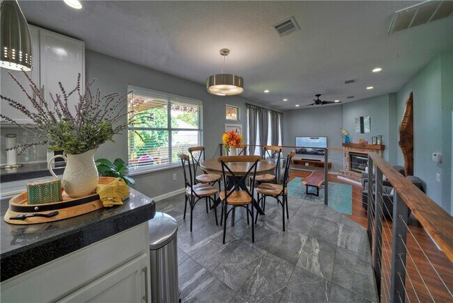 Building Photo - 10907 Grassmere Ct