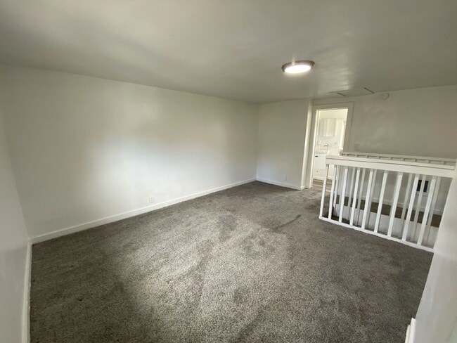 Building Photo - 452 Alder St