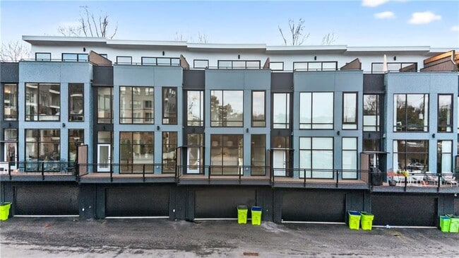 Building Photo - 816 Berne St SE