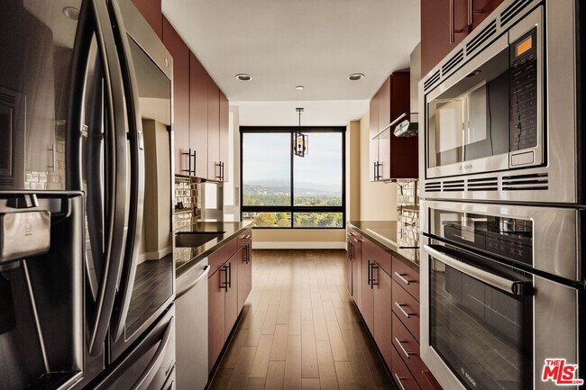 Building Photo - 10350 Wilshire Blvd