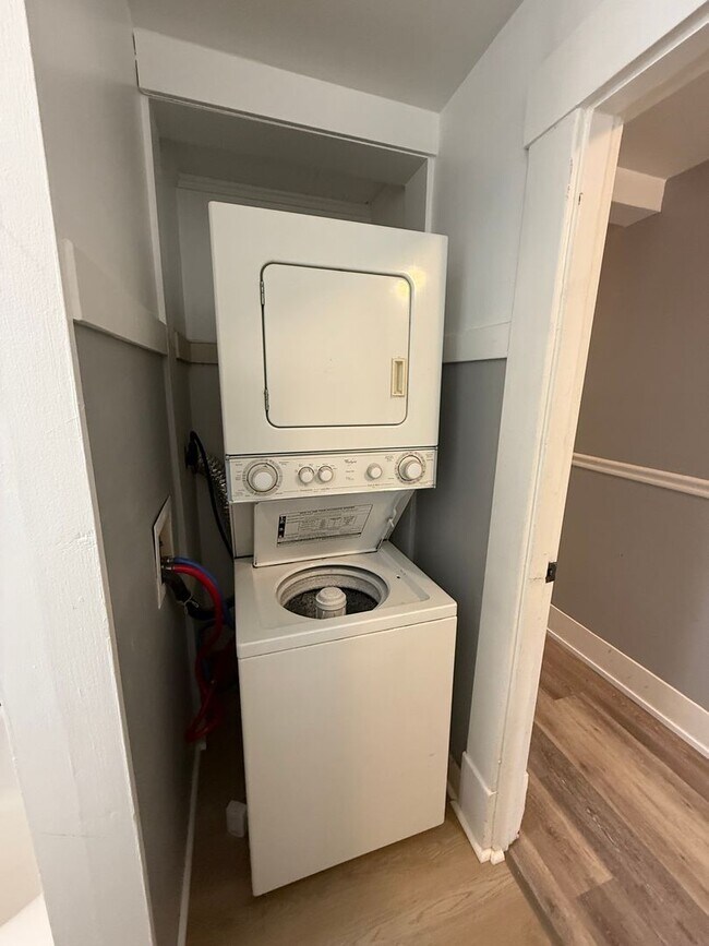 Building Photo - 1304 Ellis St