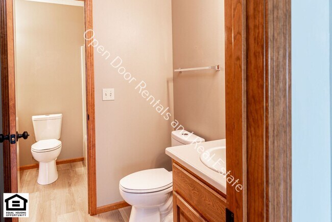 Building Photo - Fort Wayne Rising 1420/1422 Flagstone