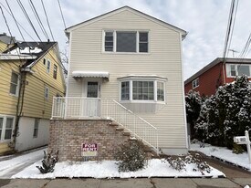 Building Photo - 462 Jackson Ave