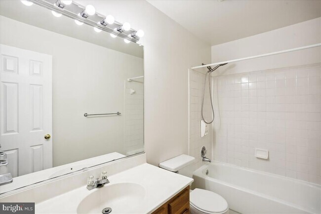 Building Photo - 18518 Gingerbread Ln