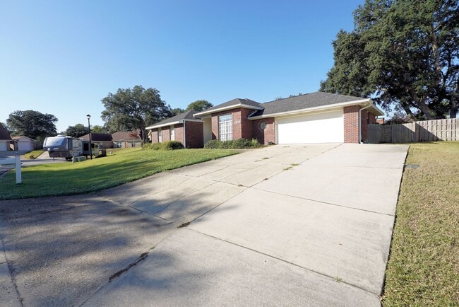 Building Photo - Shalimar Location