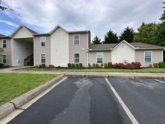 Building Photo - 10 Zell Ln