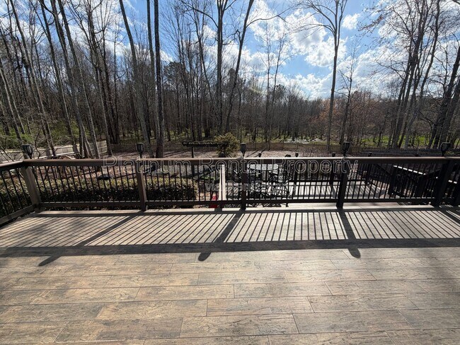 Building Photo - 7020 Grassmoor Grange Way