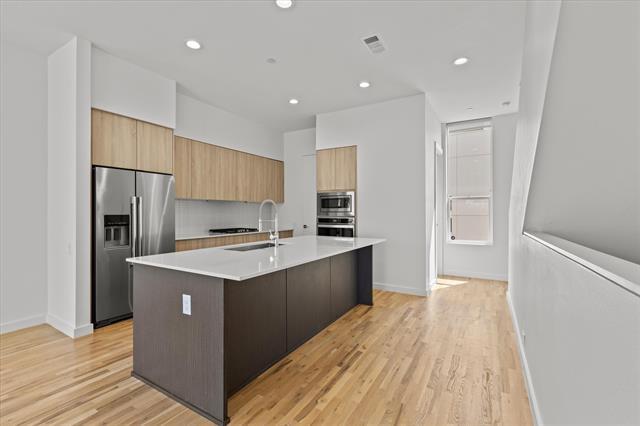 Building Photo - 4210 Delano Pl