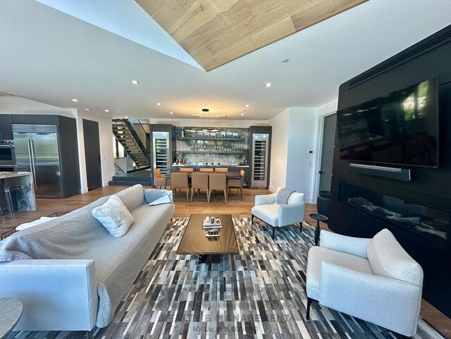 Building Photo - Luxury Mountain Retreat