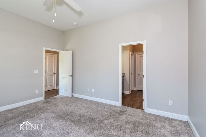 Building Photo - 5323 Lynnland Terrace