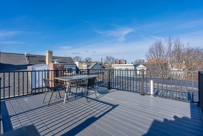 Building Photo - 206 Bunker Hill St