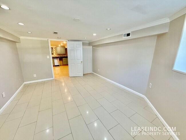 Building Photo - 1207 6th St NE