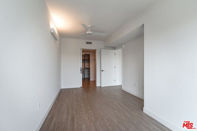 Building Photo - 3688 Overland Ave