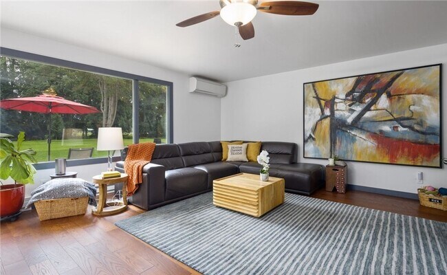 Building Photo - $1000 Rent Credit with 12 Month Lease! Spa...