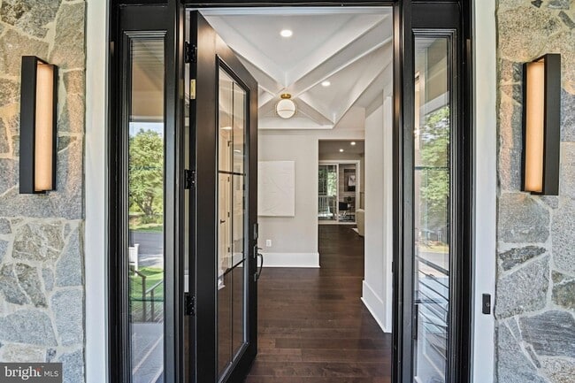 Building Photo - 9615 Locust Hill Dr