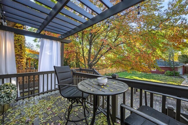 Building Photo - 606 Barton Ave