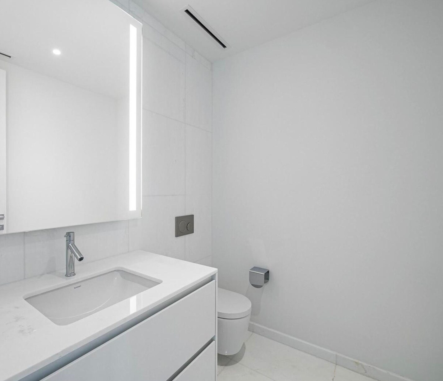 Building Photo - 300 Biscayne Boulevard Way