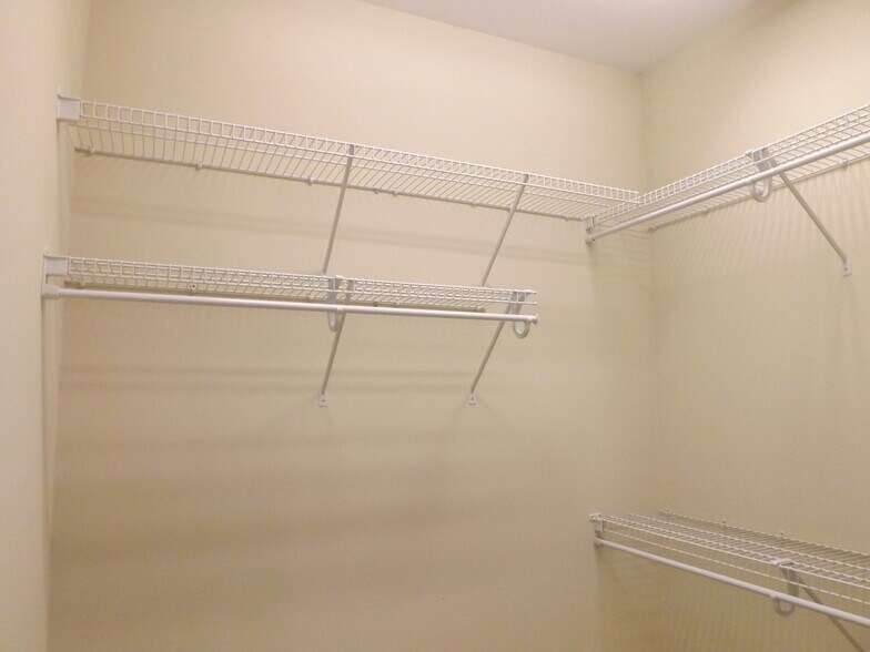 Building Photo - 212 Fountainhead Ln