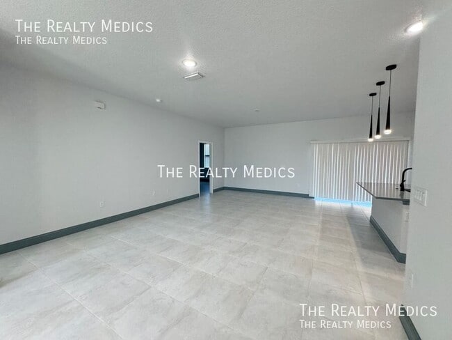 Building Photo - 2226 Rock Dr