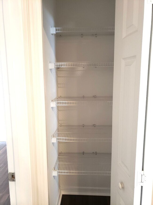 Building Photo - Beautiful home with Swimming Pool in the Hammocks. 4 bedroom 2 bath -Pool lawn service included!!!