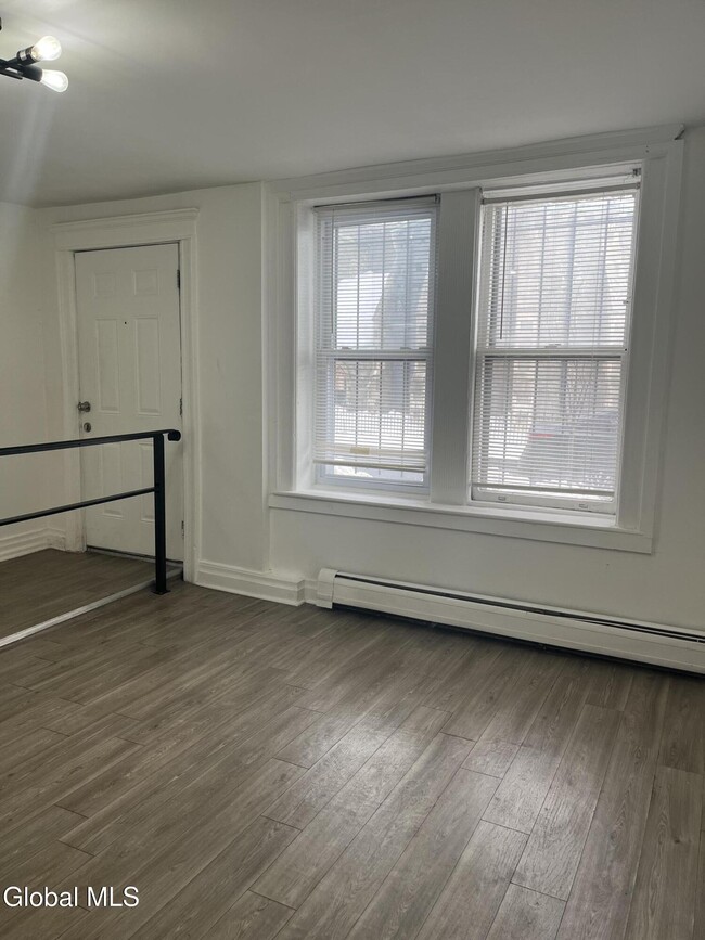 Building Photo - 9 St Joseph's Terrace