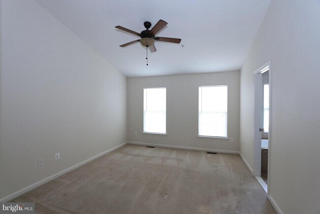 Building Photo - 128 Lullaby Ct