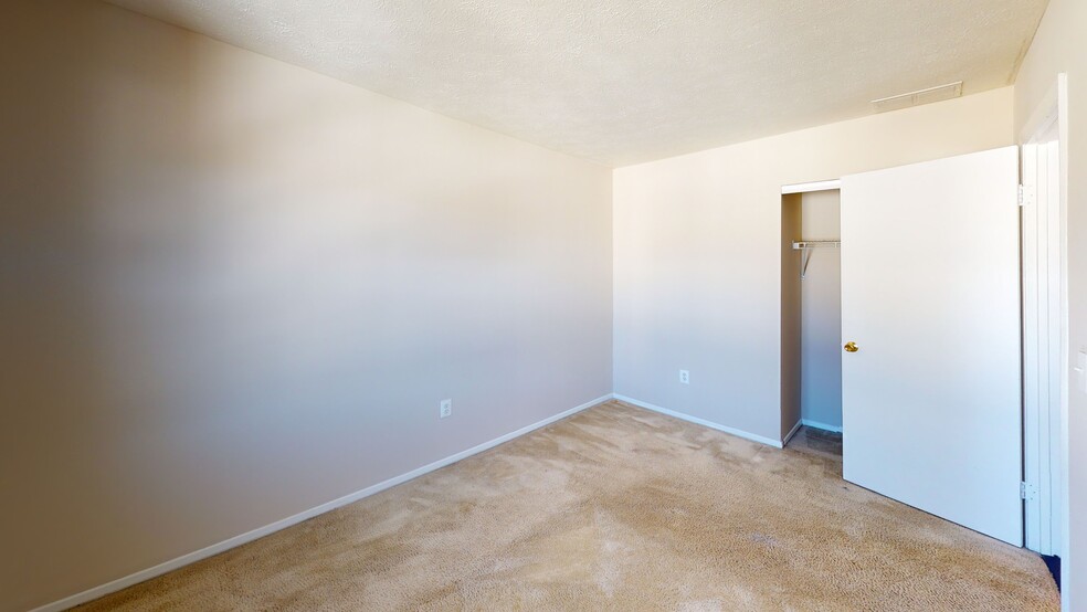 Building Photo - 6 Blue Sky Dr