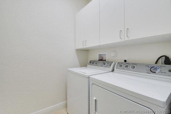 Building Photo - 4644 Cadiz Cir