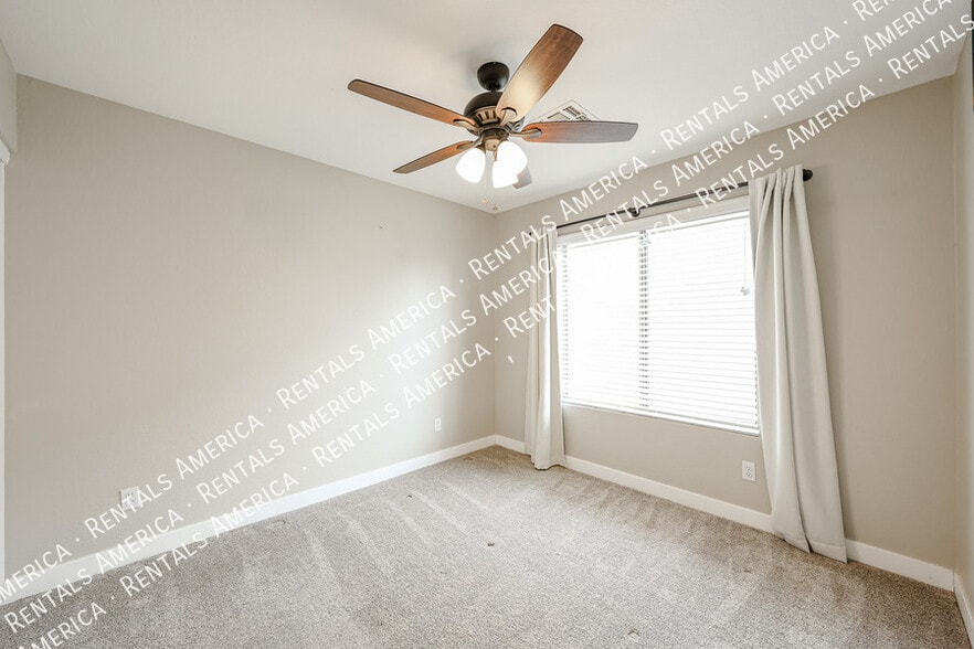 Building Photo - 2305 E Cherry Hills Pl