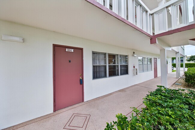 Building Photo - 96 Fanshaw C