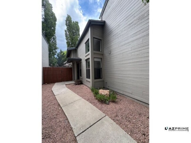 Building Photo - Lovely house