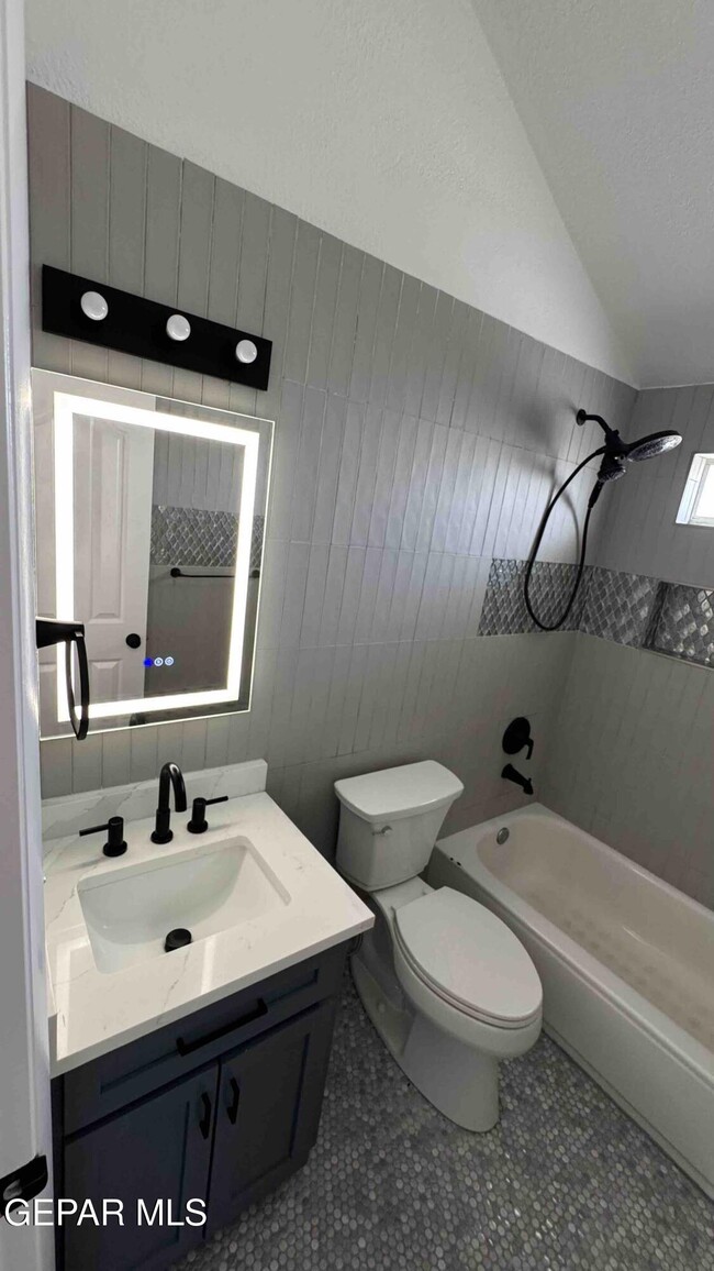 Building Photo - 7448 Plaza Taurina Dr