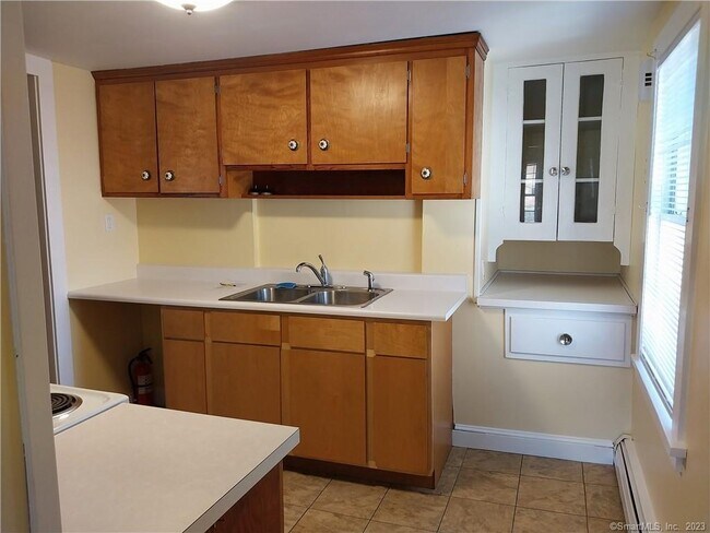 Building Photo - 1762 Meriden Waterbury Tpke