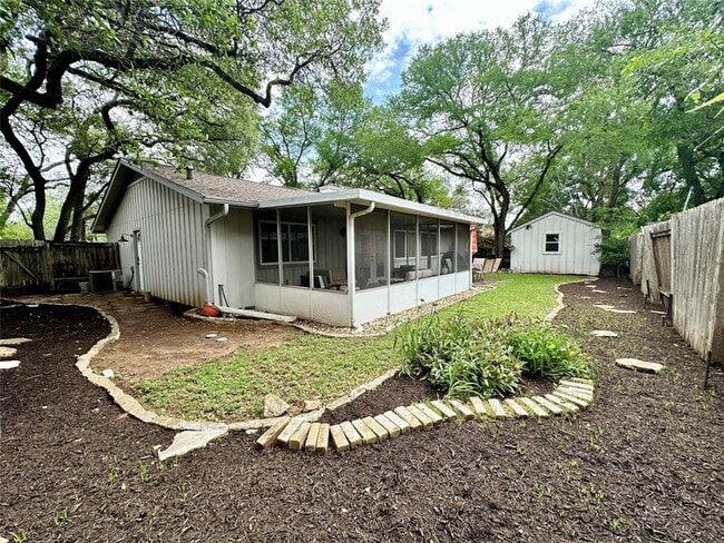 Building Photo - 2715 Alderwood Dr