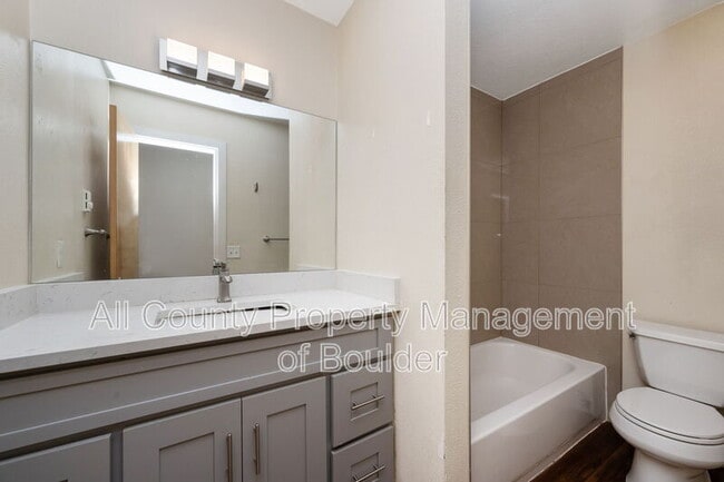 Building Photo - 2211 Spruce St