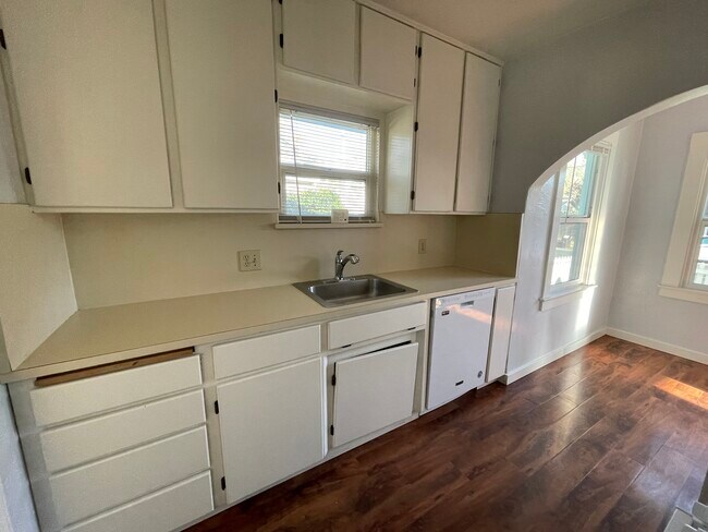 Kitchen - 310 Cherry Ave