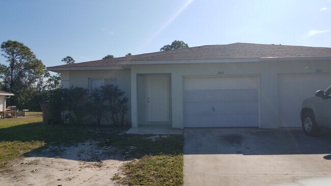 Building Photo - Duplex 3/2 w/ Garage