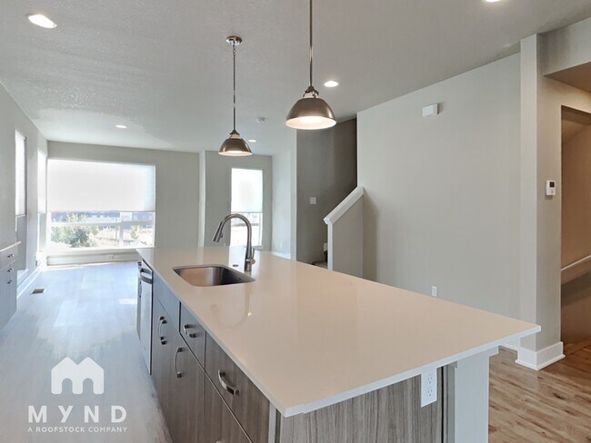 Building Photo - 17231 SW Goldcrest Ln