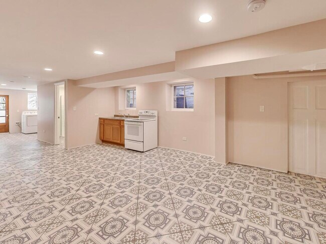 Building Photo - 5203 S Dorchester Ave