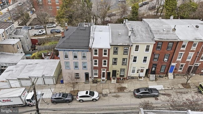 Building Photo - 3737 Calumet St