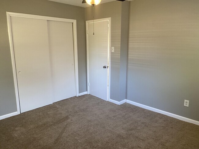 Building Photo - 400 S Dearborn St