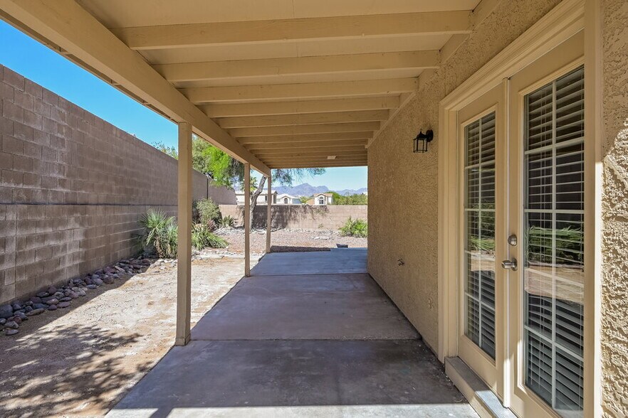 Building Photo - 2571 W Blaine Ct