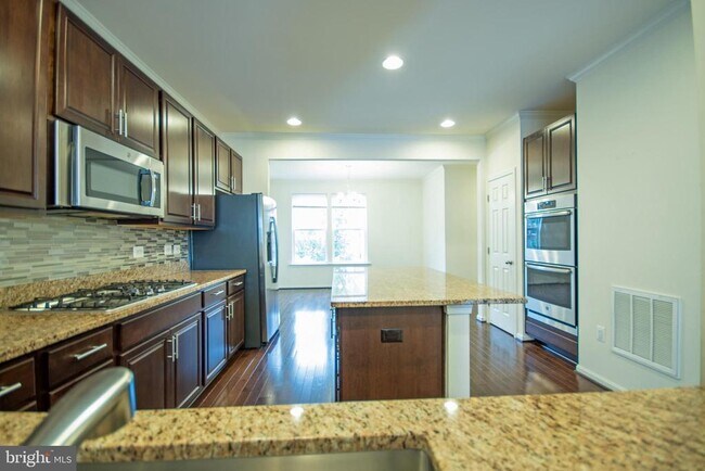 Building Photo - 8024 Cayzer Ln